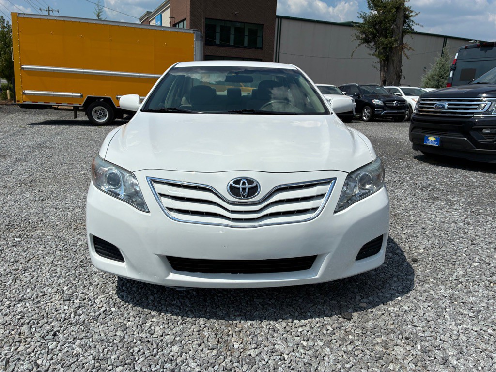 2011 Toyota Camry Image 2