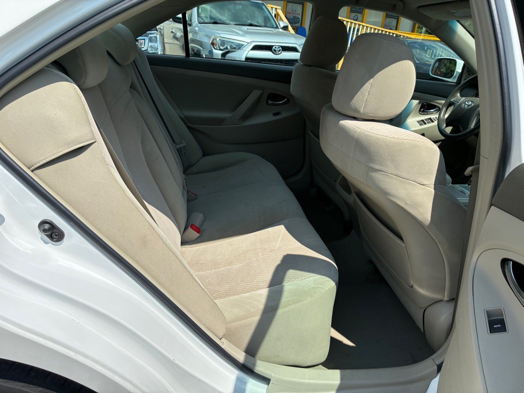 2011 Toyota Camry Image 11