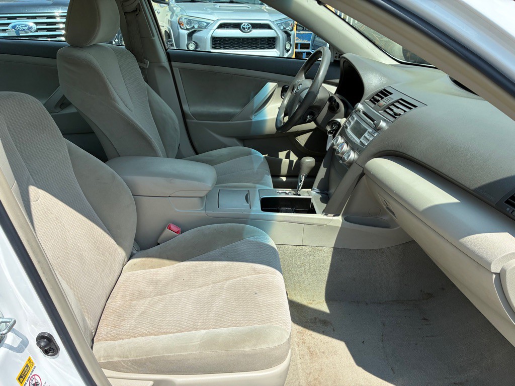 2011 Toyota Camry Image 12