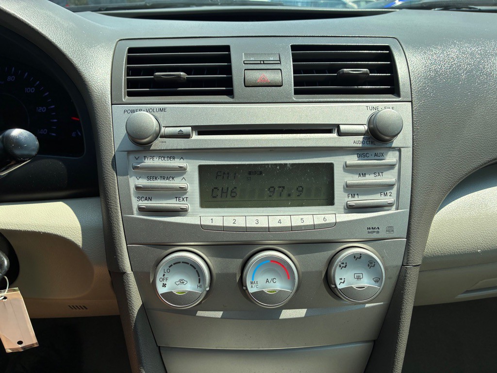 2011 Toyota Camry Image 14
