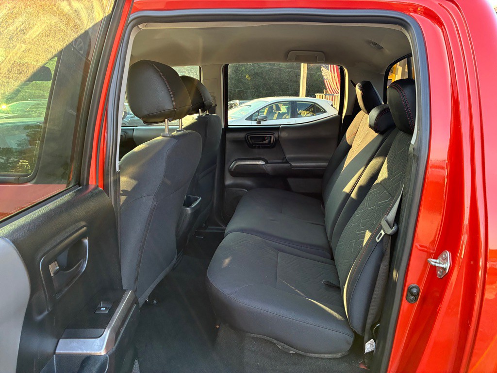 2017 Toyota Tacoma Image 8