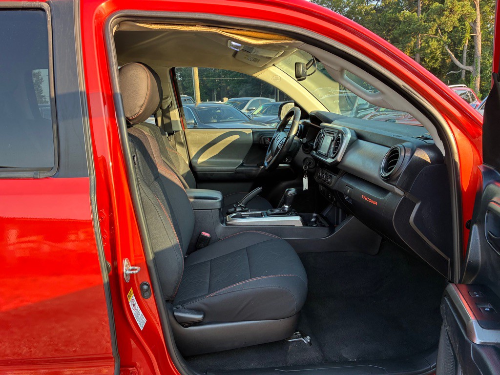 2017 Toyota Tacoma Image 9