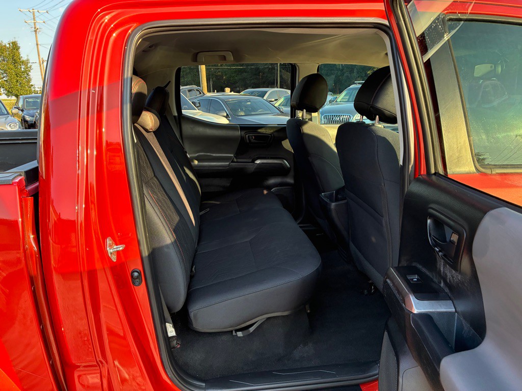 2017 Toyota Tacoma Image 10