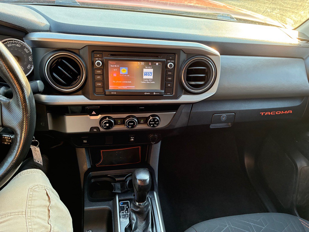 2017 Toyota Tacoma Image 15
