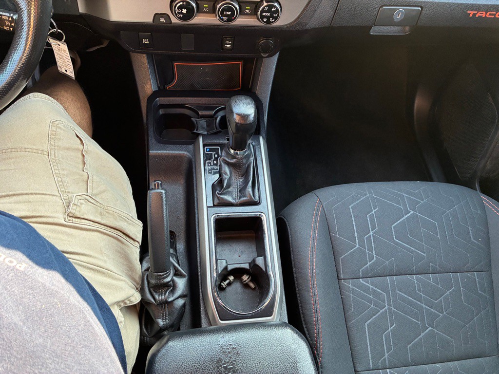 2017 Toyota Tacoma Image 17