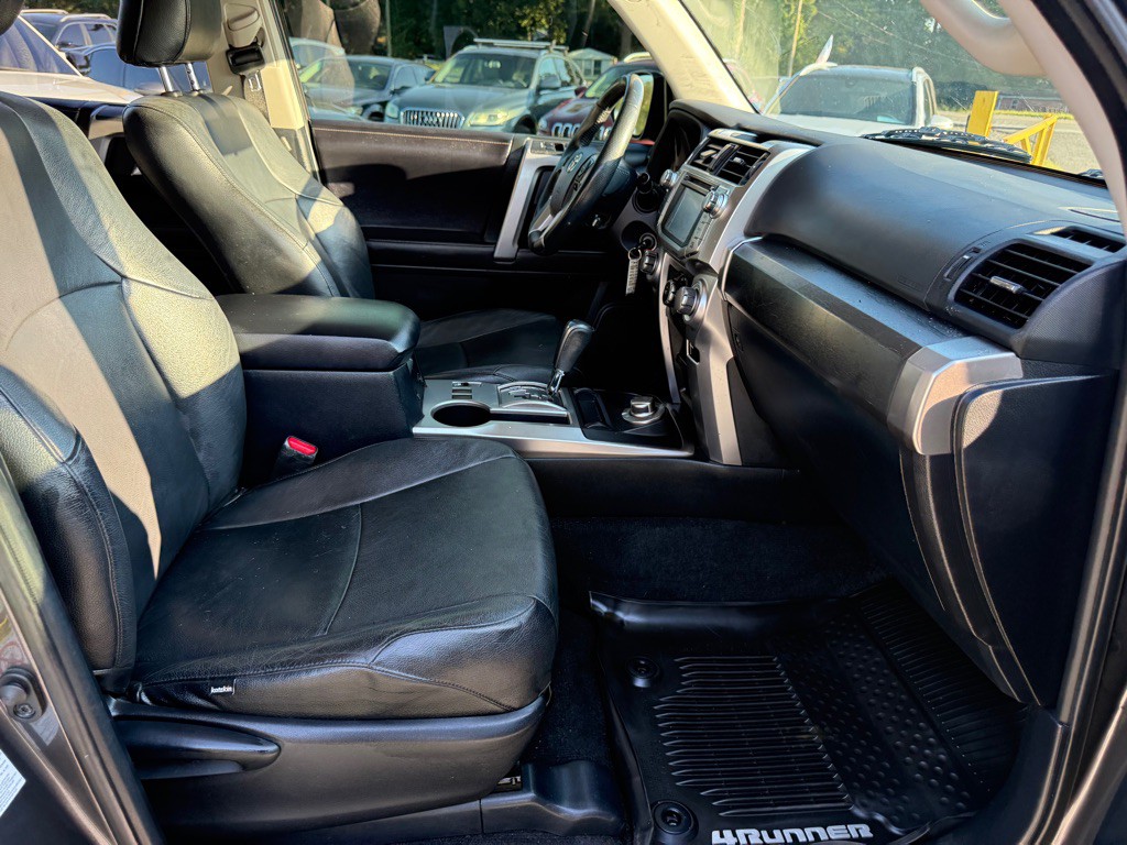 2016 Toyota 4Runner Image 6