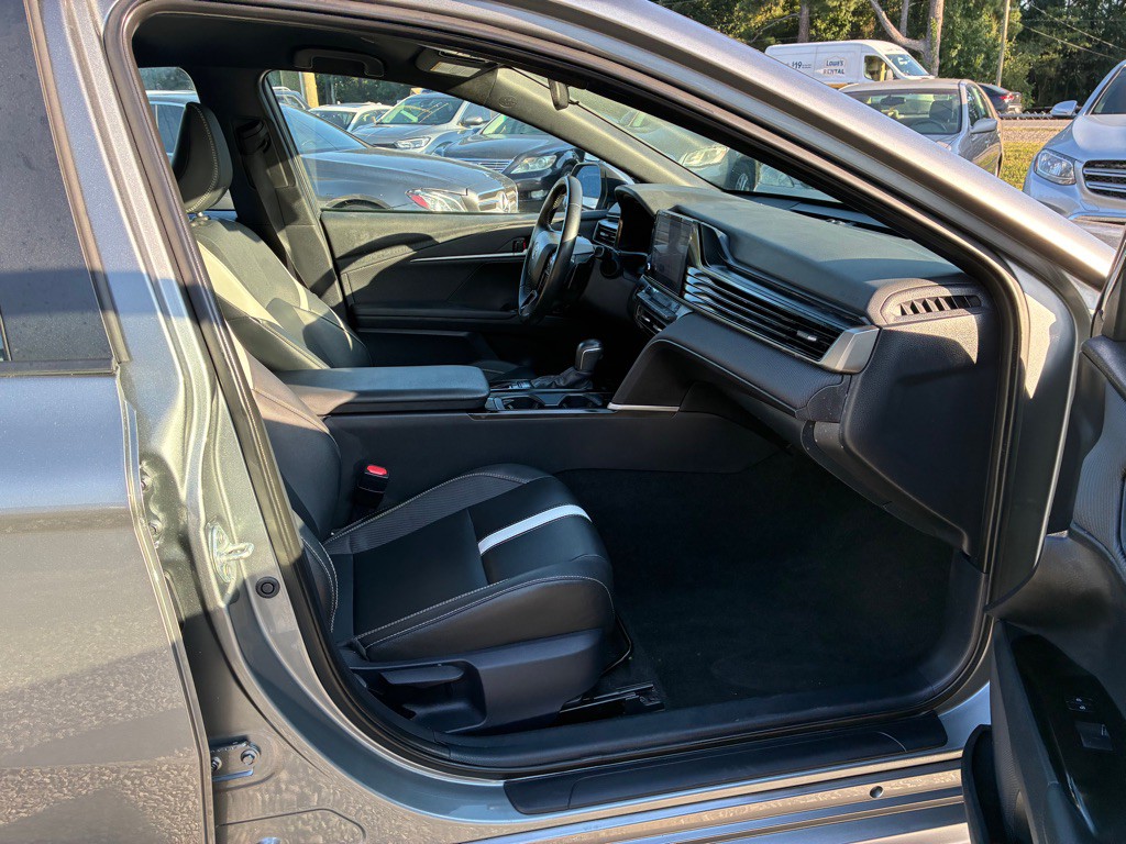 2025 Toyota Camry Image 9