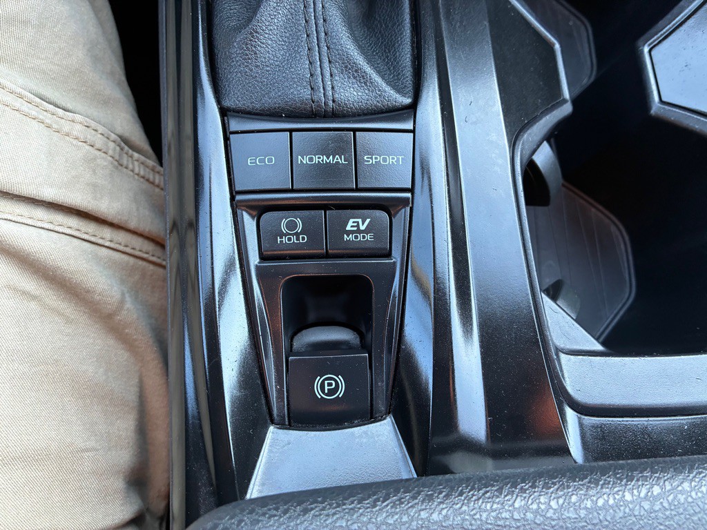 2025 Toyota Camry Image 19