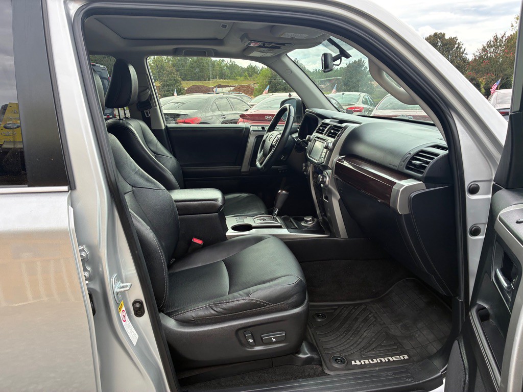 2015 Toyota 4Runner Image 9