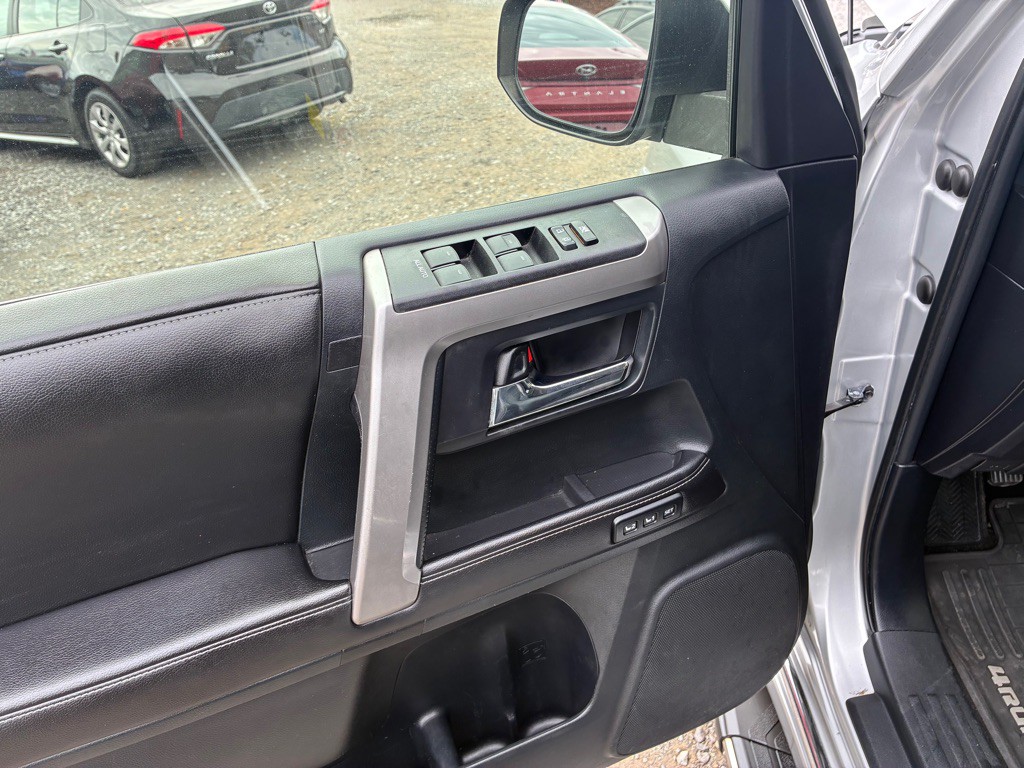 2015 Toyota 4Runner Image 12