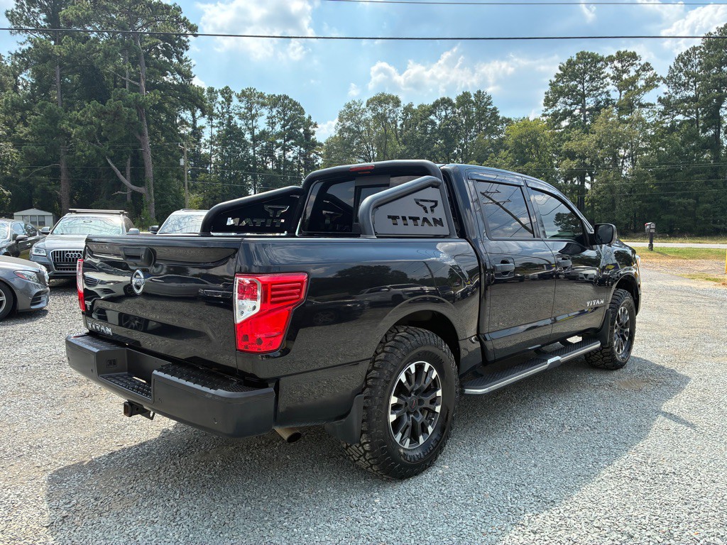 2021 Nissan Titan Image 3