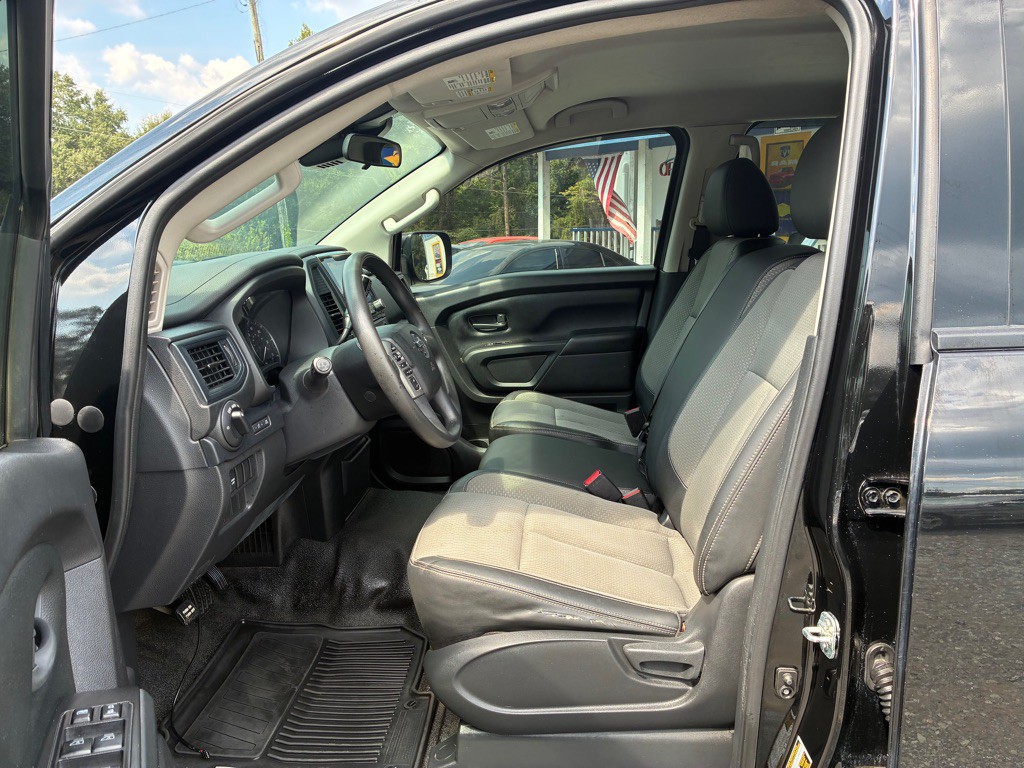 2021 Nissan Titan Image 7