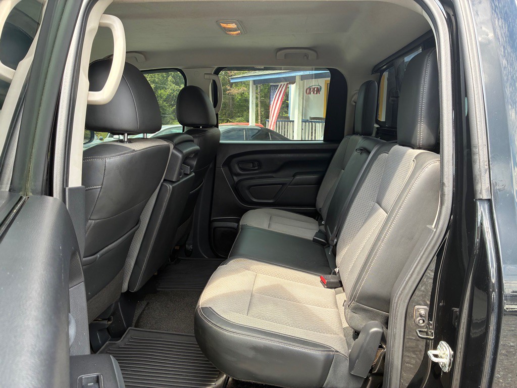 2021 Nissan Titan Image 8