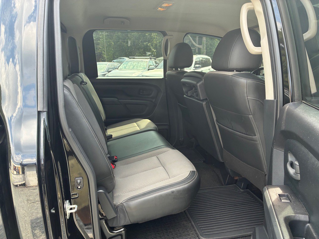 2021 Nissan Titan Image 10