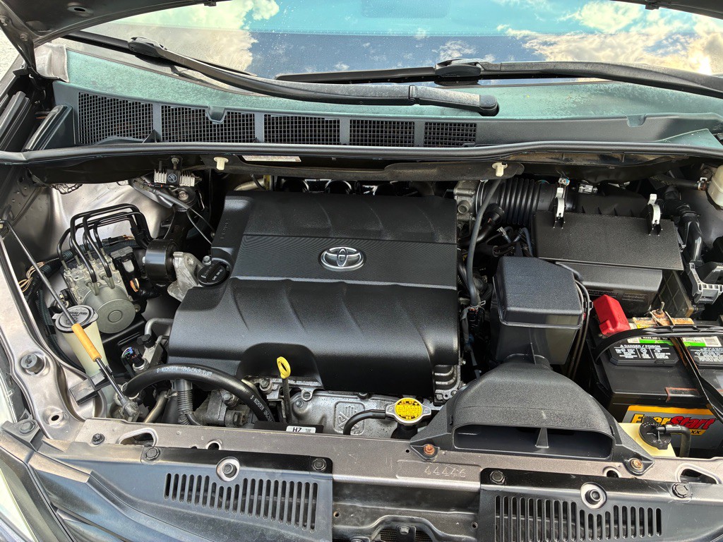 2013 Toyota Sienna Image 5