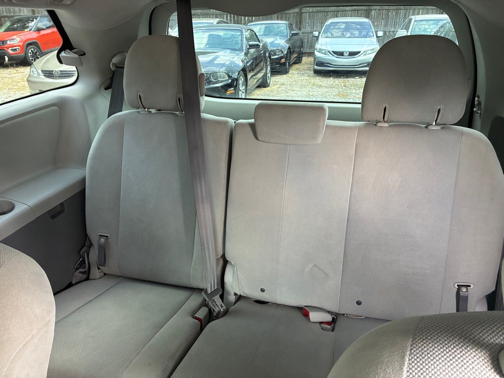 2013 Toyota Sienna Image 8