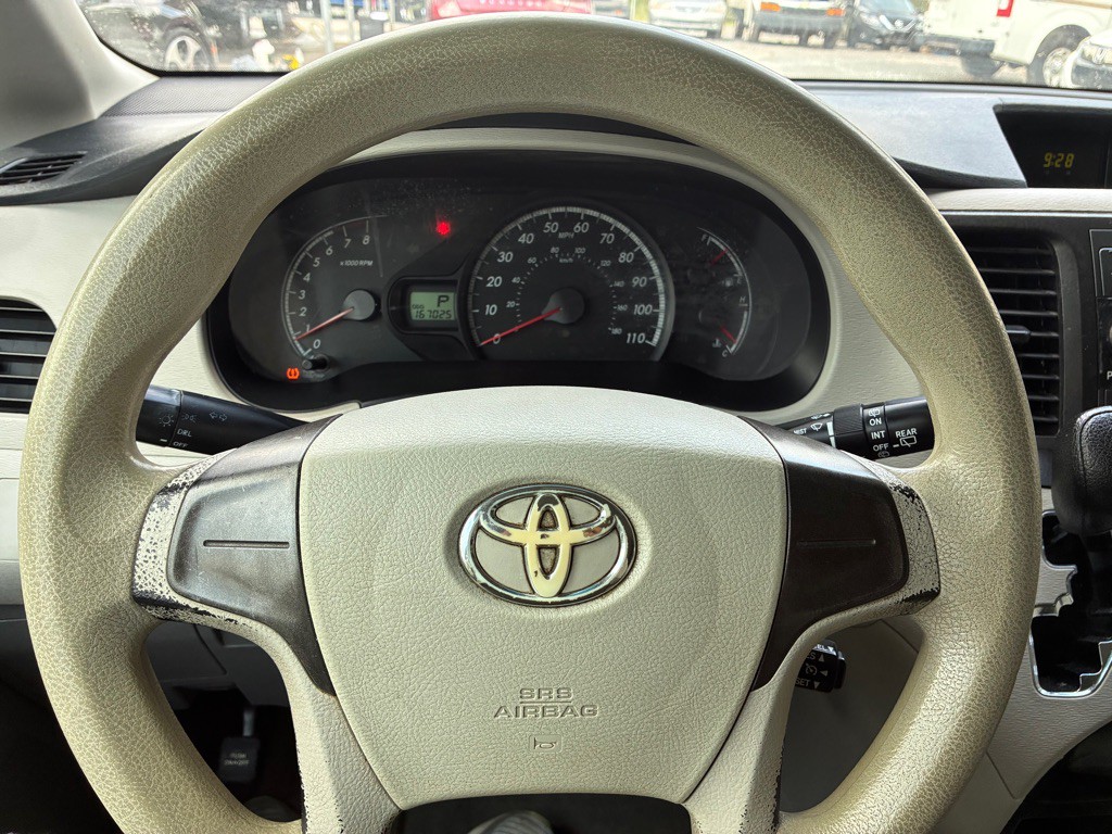 2013 Toyota Sienna Image 14