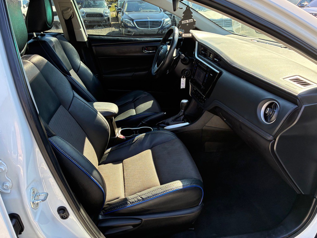 2017 Toyota Corolla Image 10