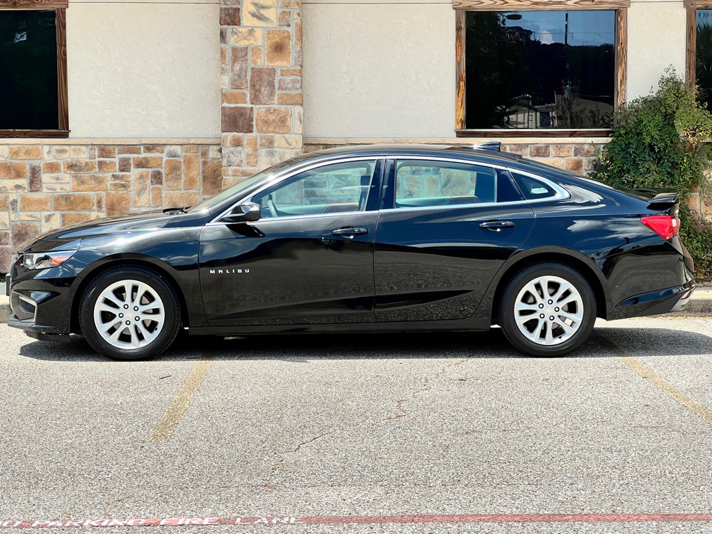 2016 Chevrolet Malibu Image 2