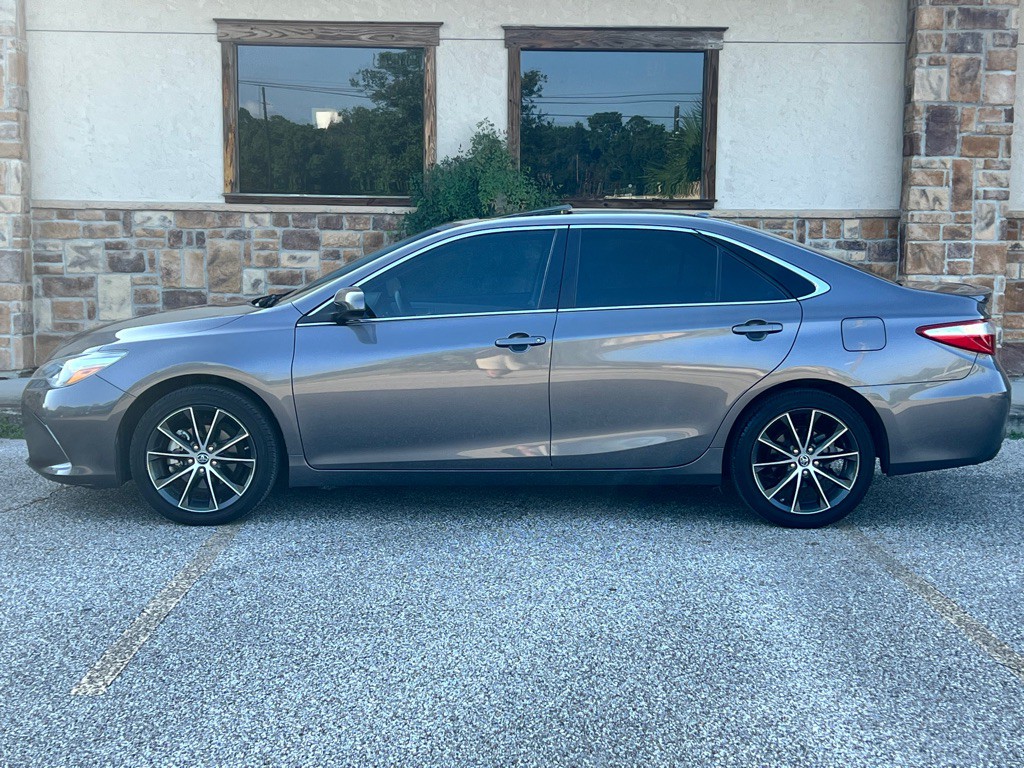 2015 Toyota Camry Image 2