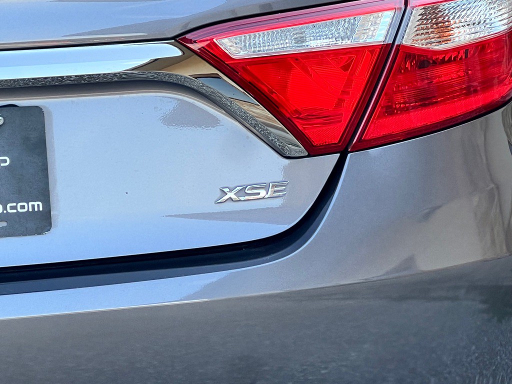 2015 Toyota Camry Image 9