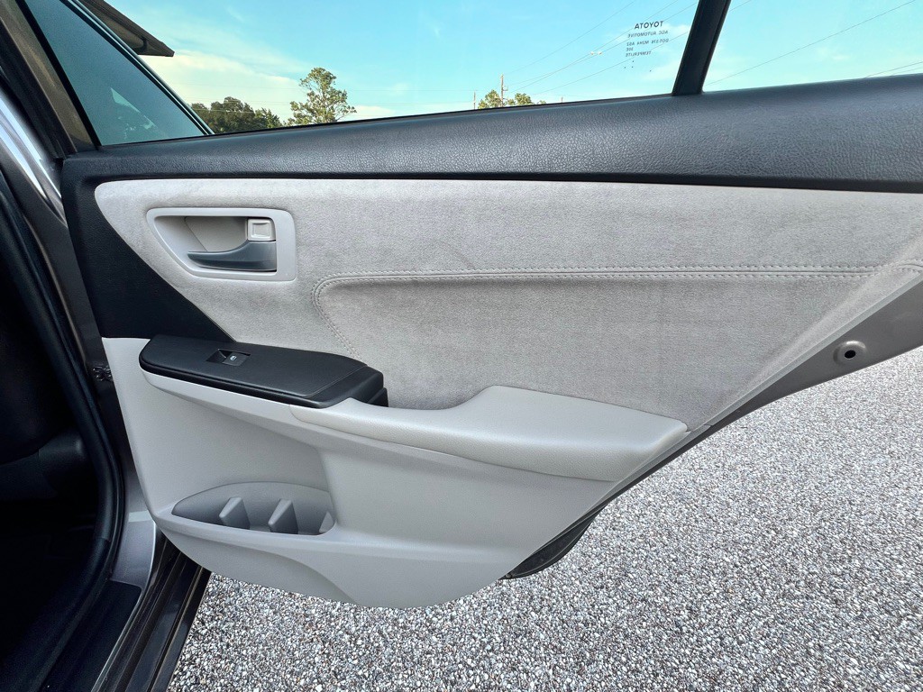 2015 Toyota Camry Image 27