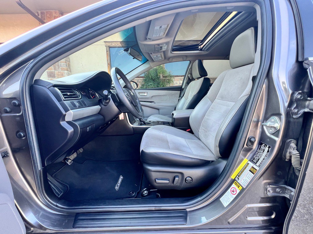 2015 Toyota Camry Image 10