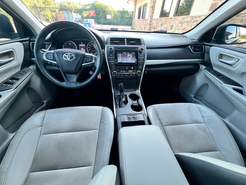 2015 Toyota Camry Image 11
