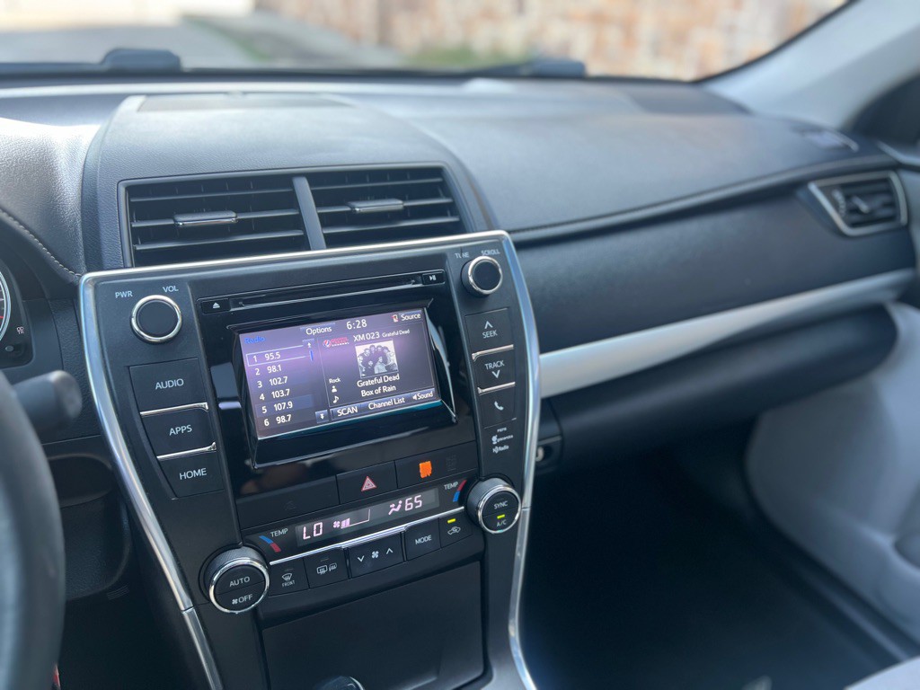 2015 Toyota Camry Image 14