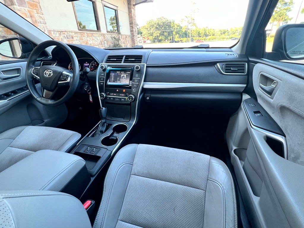2015 Toyota Camry Image 15