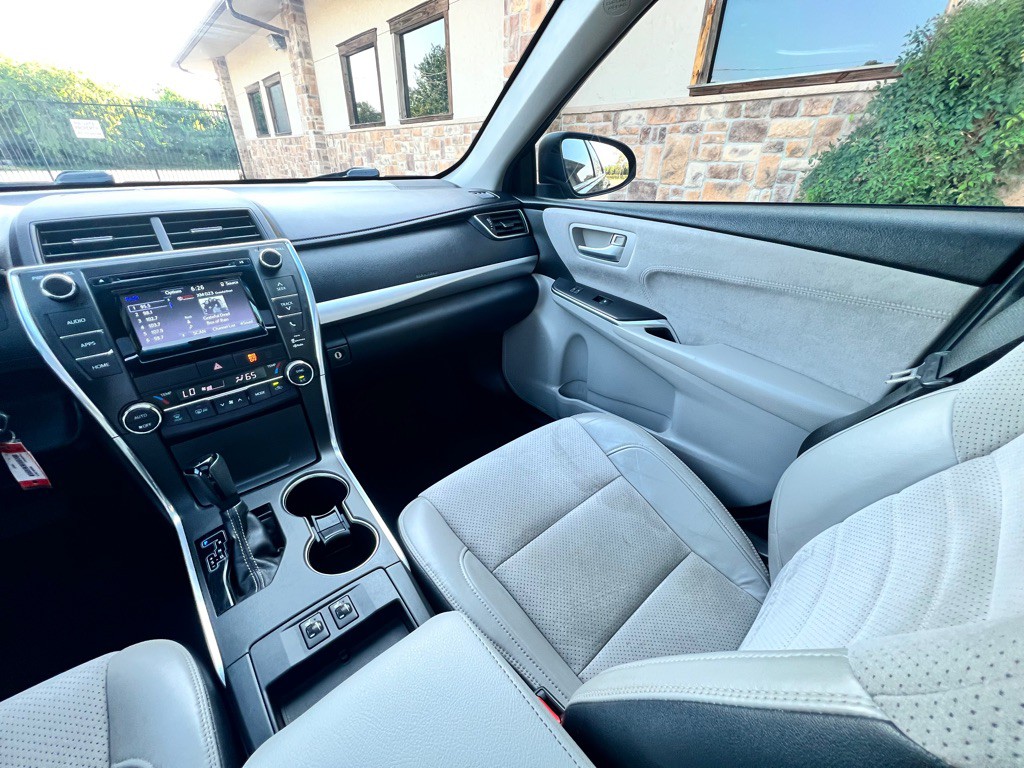 2015 Toyota Camry Image 16