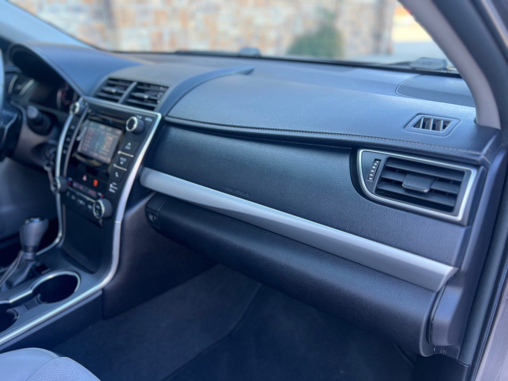 2015 Toyota Camry Image 17