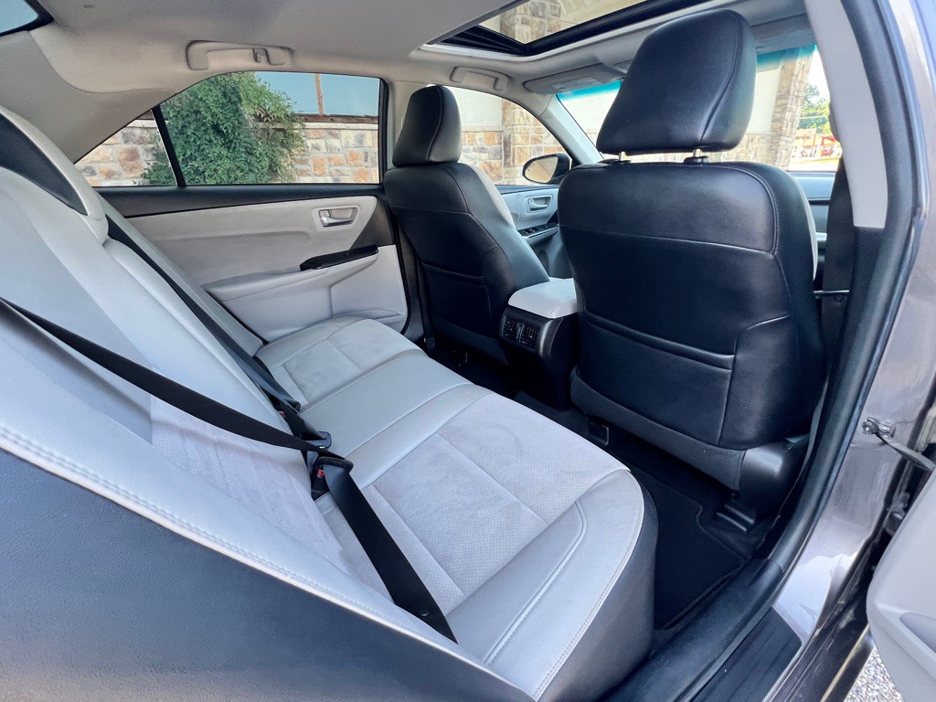 2015 Toyota Camry Image 21