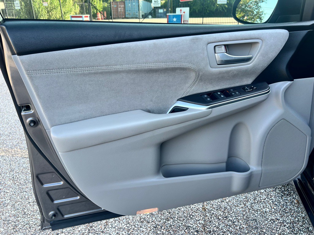 2015 Toyota Camry Image 23