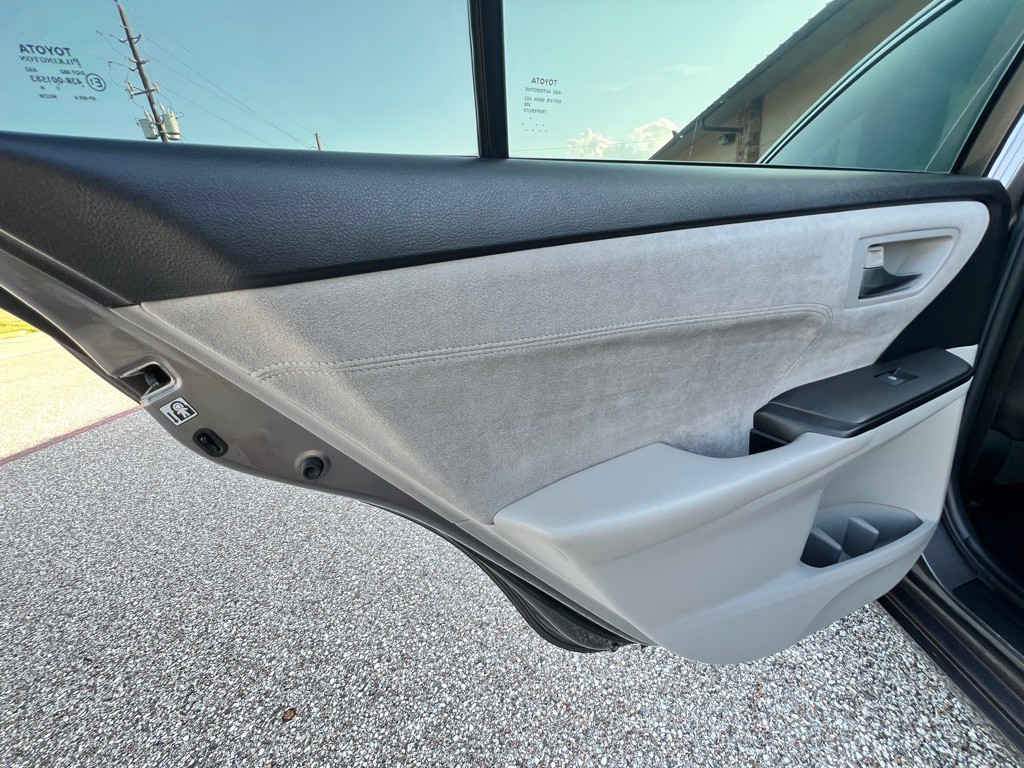 2015 Toyota Camry Image 25