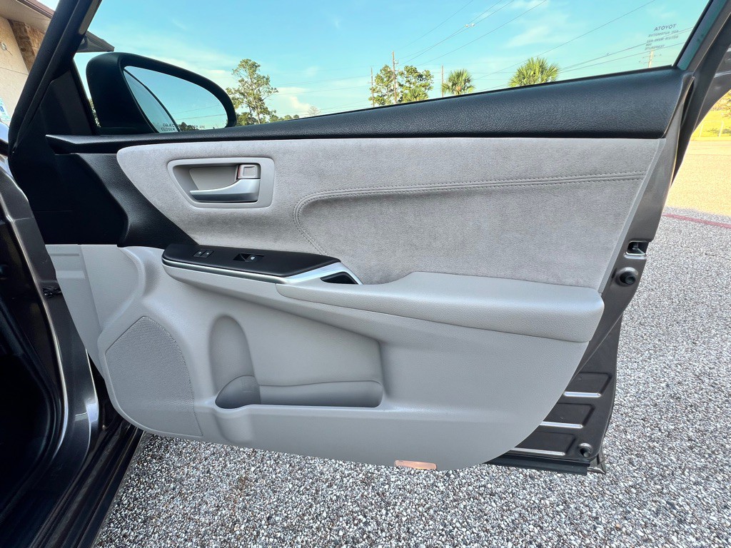 2015 Toyota Camry Image 26