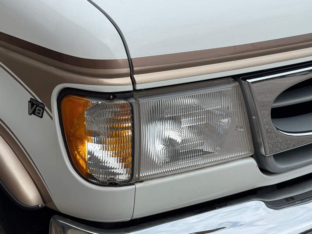 1998 Ford Econoline Image 10