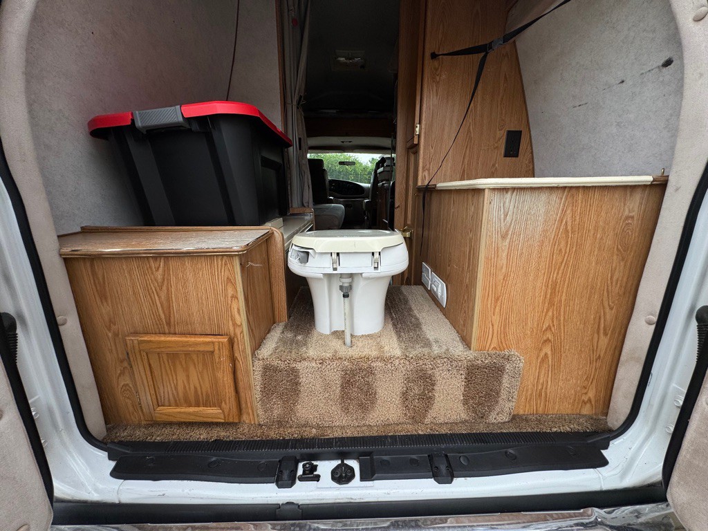 1998 Ford Econoline Image 40