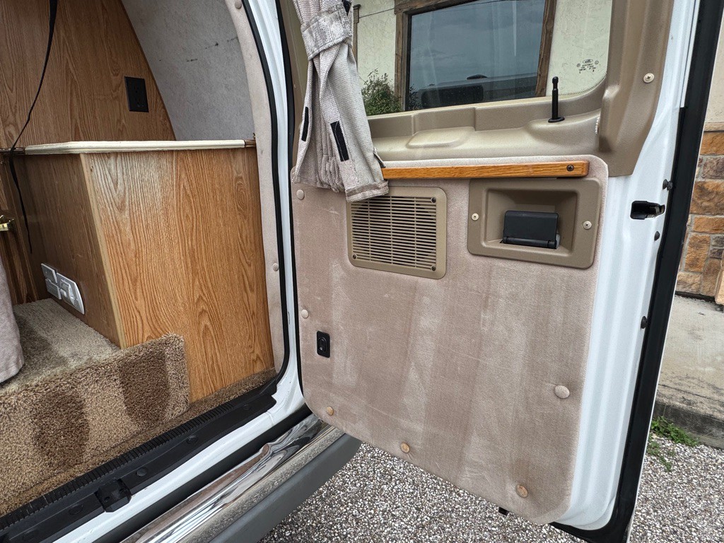 1998 Ford Econoline Image 44