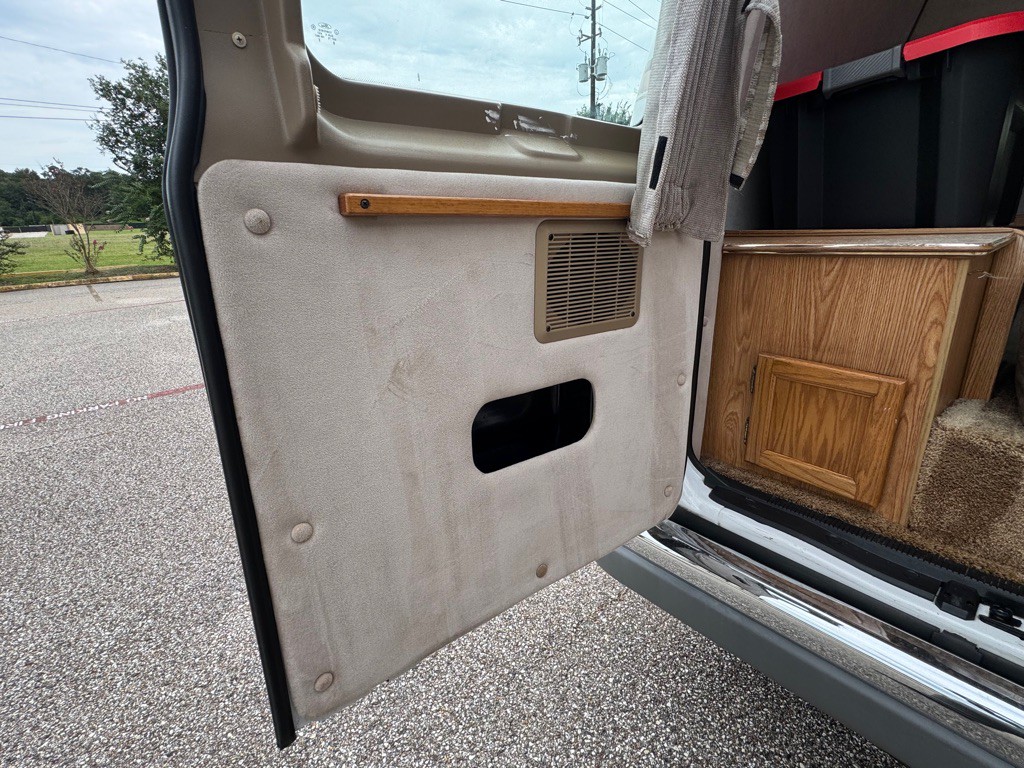 1998 Ford Econoline Image 45