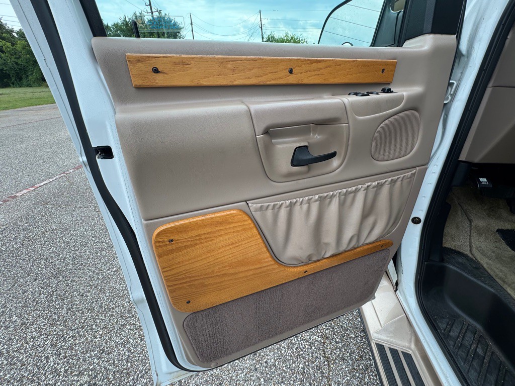 1998 Ford Econoline Image 46