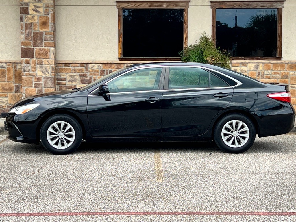 2017 Toyota Camry Image 2