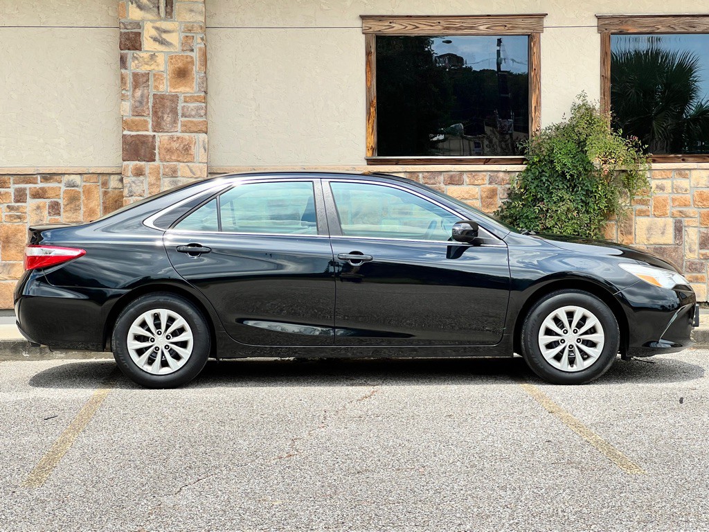 2017 Toyota Camry Image 5
