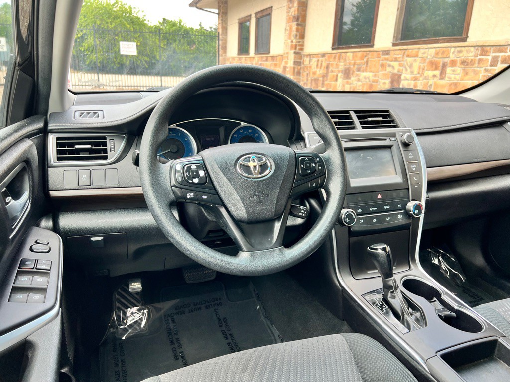 2017 Toyota Camry Image 9