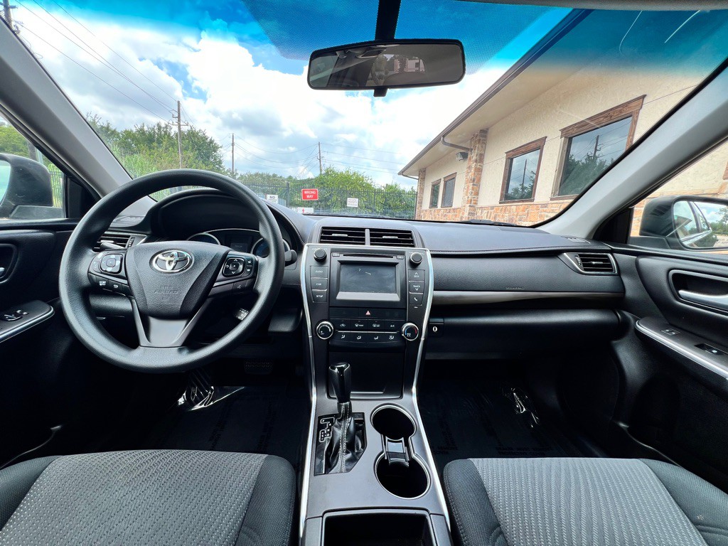 2017 Toyota Camry Image 10