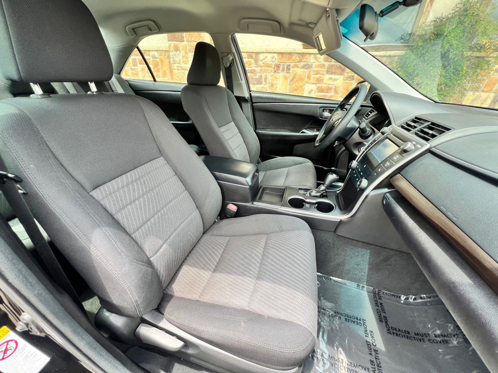 2017 Toyota Camry Image 12