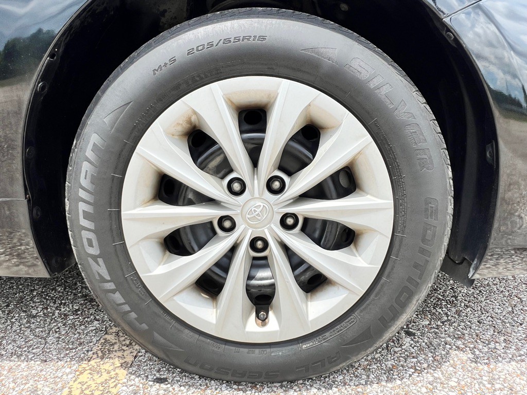 2017 Toyota Camry Image 23