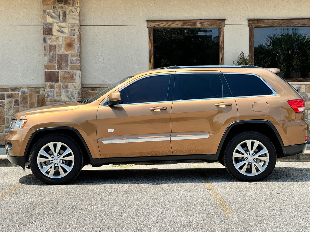 2011 Jeep Grand Cherokee Image 2