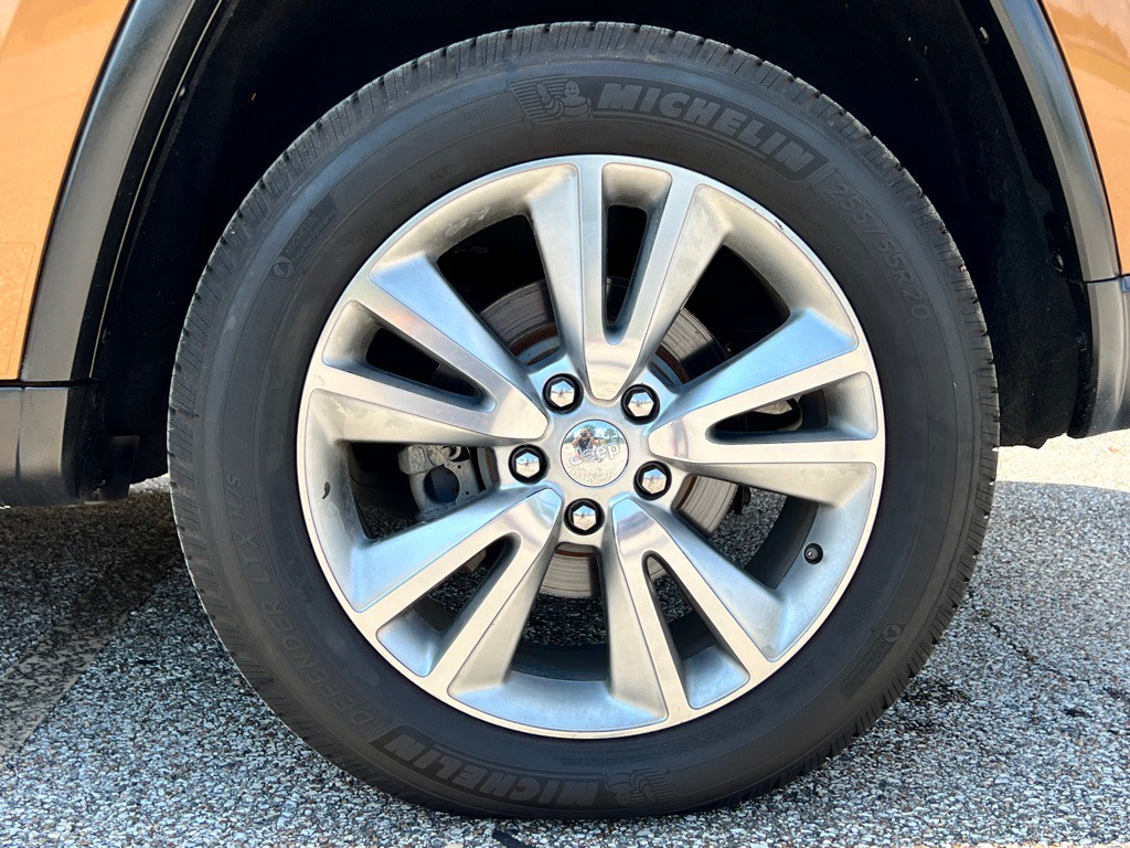 2011 Jeep Grand Cherokee Image 25
