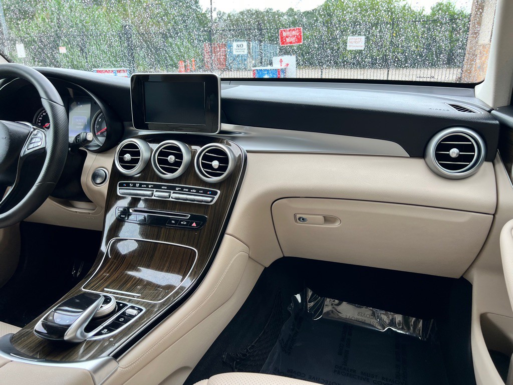 2016 Mercedes-Benz GLC-Class Image 11